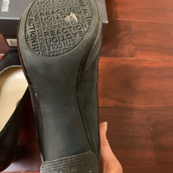 🩸BOGO - All $10 items. Kenneth Cole platform pumps - Picture 4 of 6